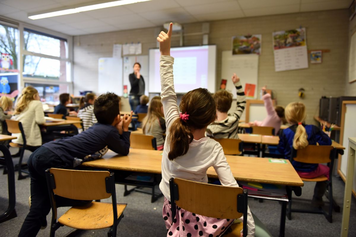 Illustrative photograph of classroom lesson